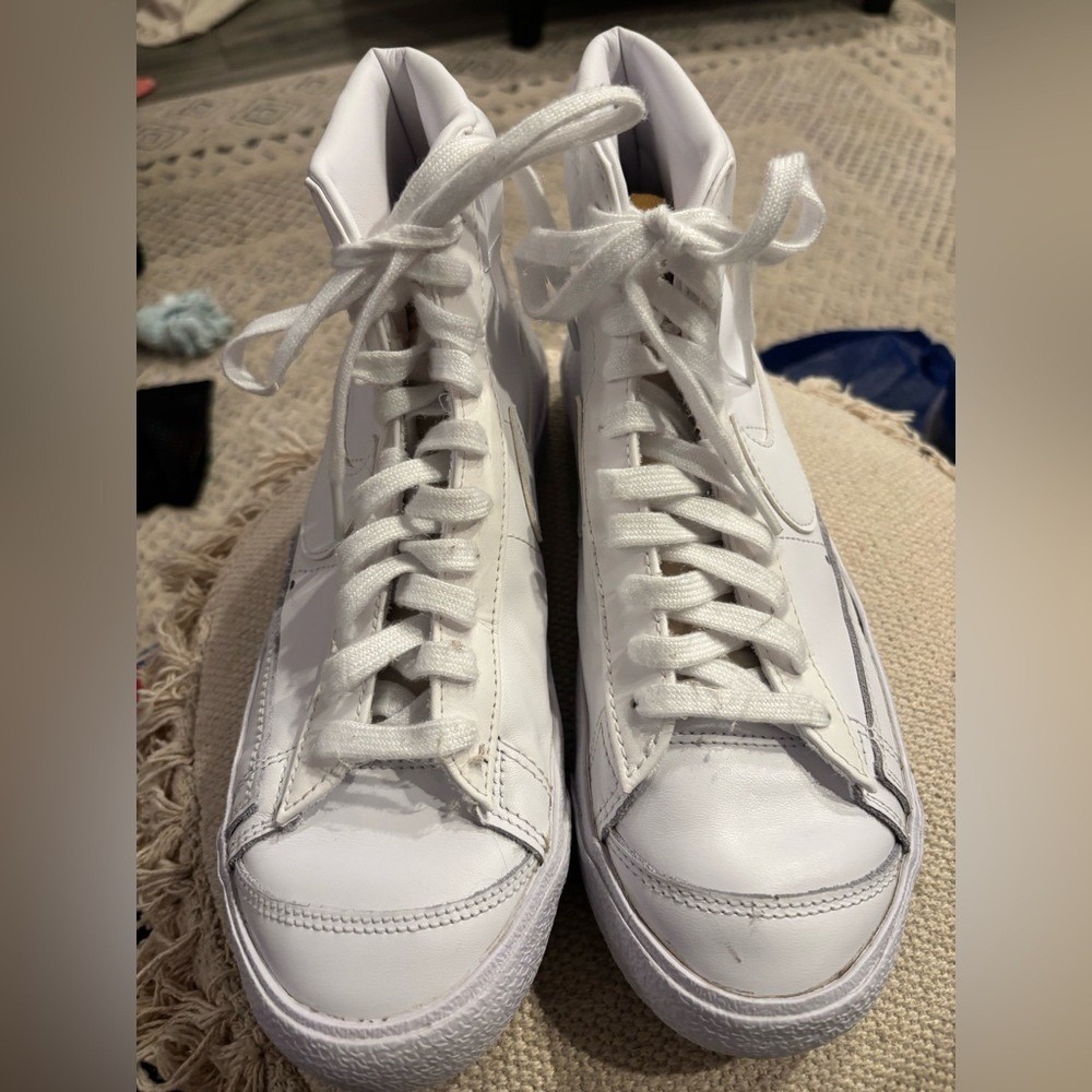 Nike Blazer Mid '77 Triple White Sneakers - Women's Size‎ 9